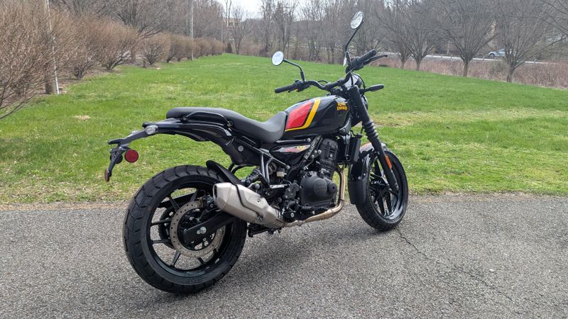 New 2026 Royal Enfield Guerrilla 450 Playa Black Image 2