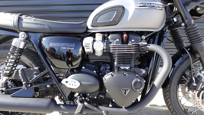 New 2025 Triumph Bonneville T120 Black 