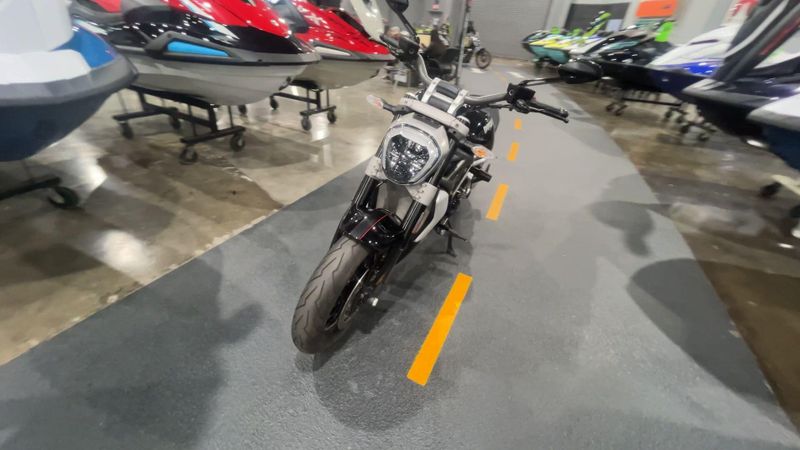 Used 2023 Ducati XDIAVEL S Image 3