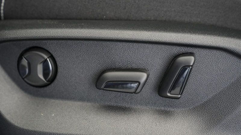 2025 Volkswagen Atlas 2.0T SE w/TechnologyImage 23