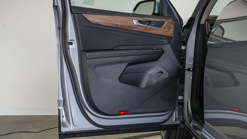 New 2025 Volkswagen Atlas 2.0T SE w/TechnologyImage 21