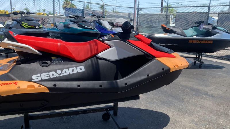 New 2024 Sea-Doo SPARK FOR 3 90 CONVENIENCE PACKAGE Image 6
