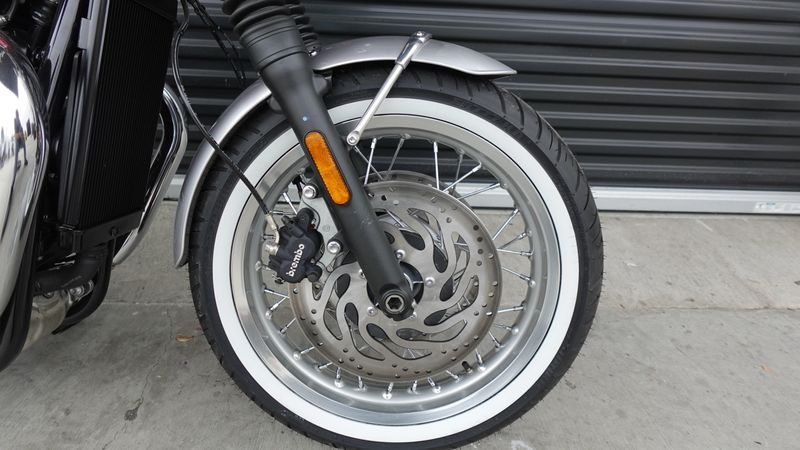 New 2025 Triumph BONNEVILLE T120 ELVIS 