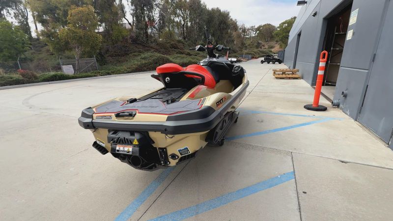 2025 Sea-Doo RXT-X 325 (SOUND SYSTEM) Image 8