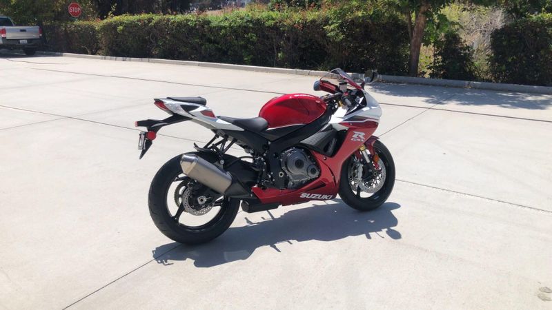 New 2027 Suzuki GSX-R750 Image 4