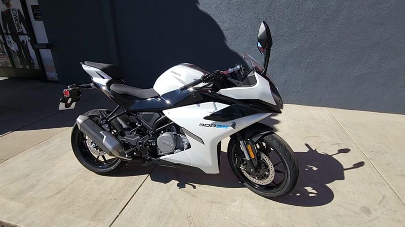 New 2025 CFMOTO 300SS Image 5