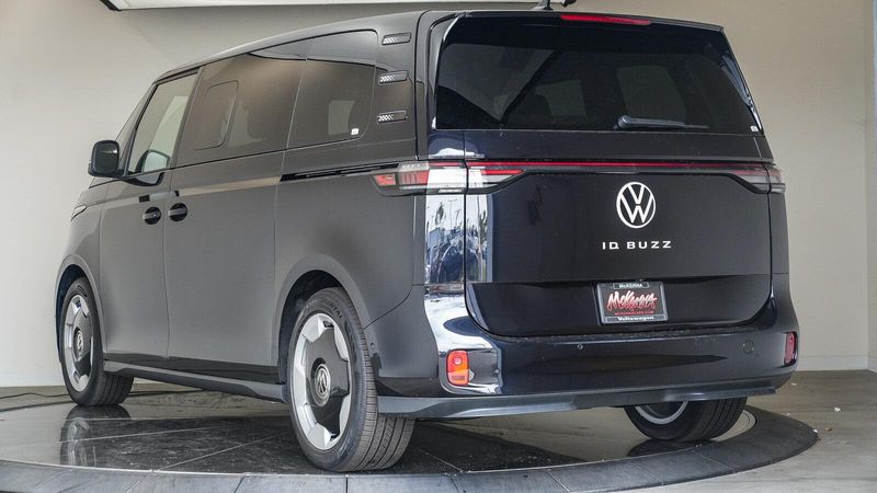 New 2025 Volkswagen ID. Buzz Image 2