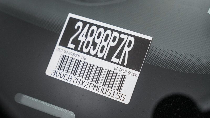 2023 Volkswagen Tiguan 2.0T SE R-Line BlackImage 28
