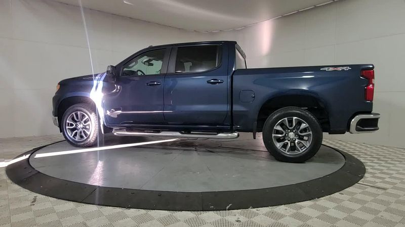 2022 Chevrolet Silverado 1500 LT photo 4
