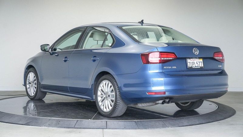 2016 Volkswagen Jetta 1.8T SELImage 2