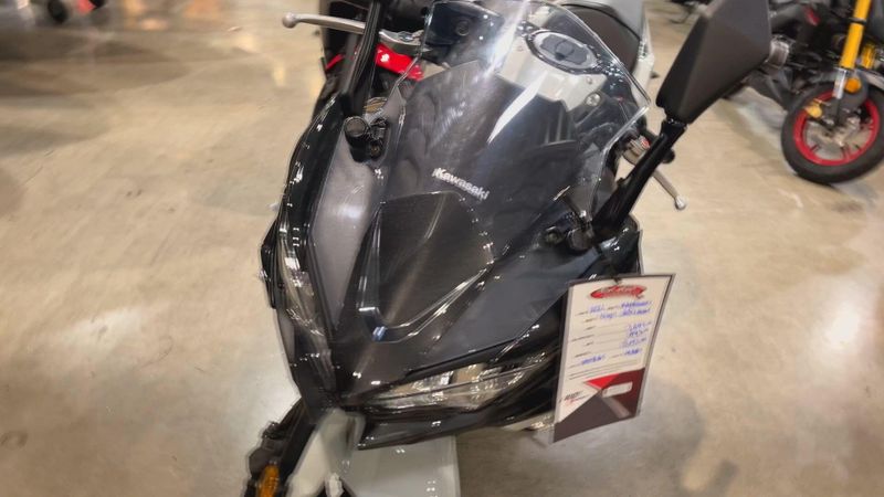 Used 2022 Kawasaki Ninja 650 Base Image 8