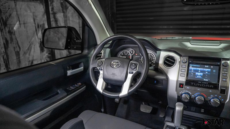 2017 Toyota Tundra SR5 photo 5