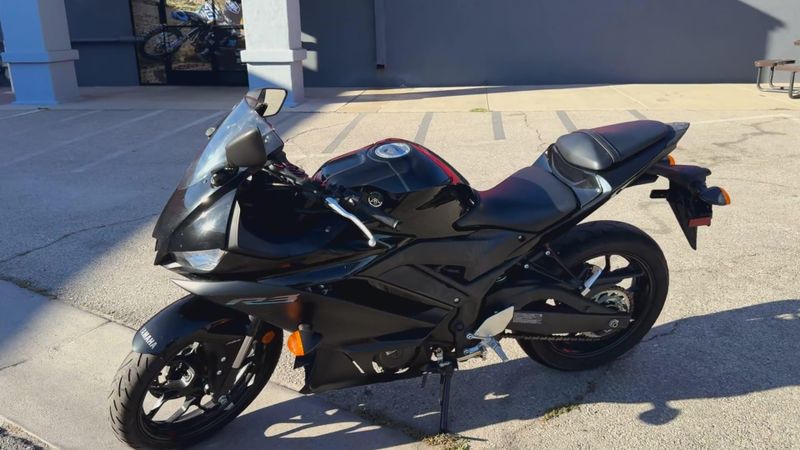 Used 2023 Yamaha YZF-R3 ABS Image 5