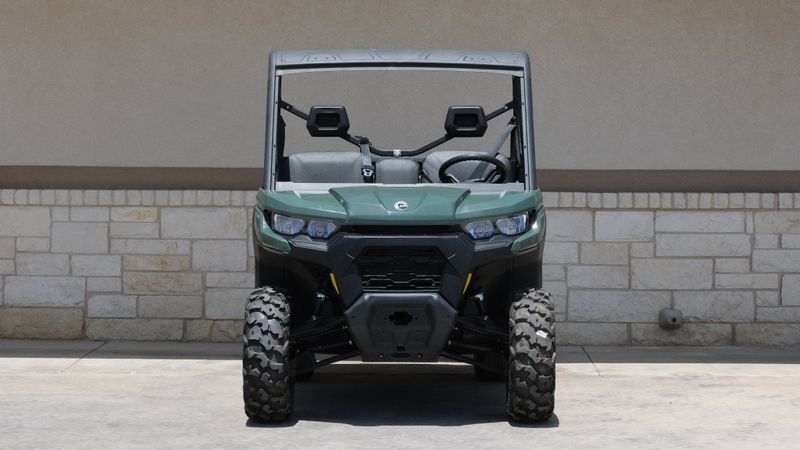 2023 CAN-AM SSV DEF DPS 62 HD9 GN 23 in a GREEN exterior color. Family PowerSports (877) 886-1997 familypowersports.com 