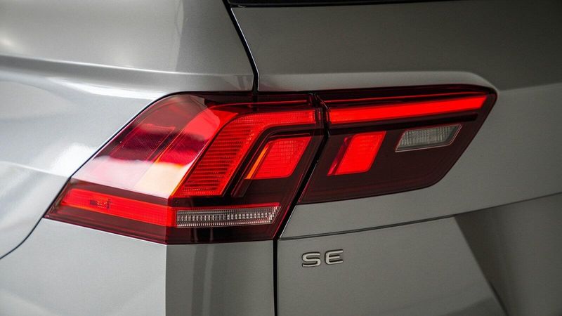 2022 Volkswagen Tiguan 2.0T SEImage 9