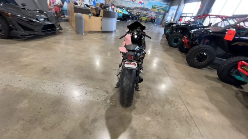 Used 2023 Yamaha YZF-R7 Image 7