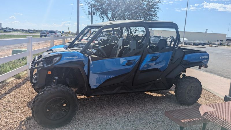 2023 Can-Am COMMANDER MAX XT 1000R DAZZLING BLUE Image 1