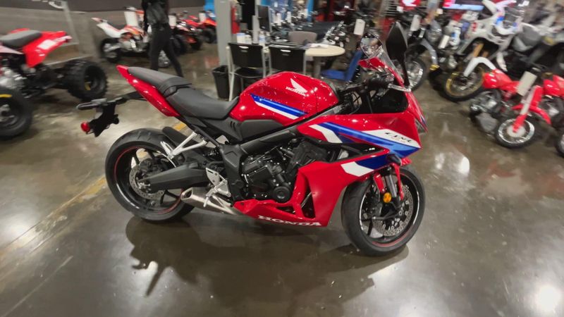 New 2026 Honda CBR650R E-CLUTCH Image 9