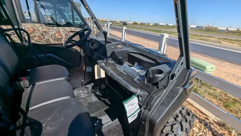 2025 Can-Am DEFENDER MAX DPS HD10 STEALTH BLACKImage 7