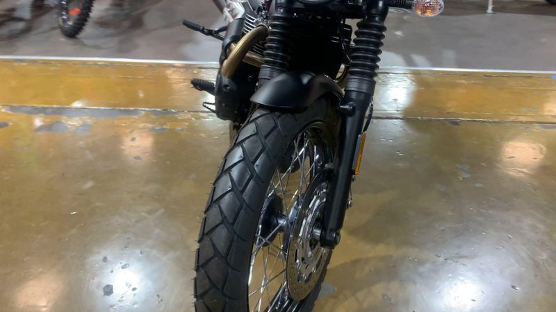2025 Triumph SCRAMBLER 900 Image 2