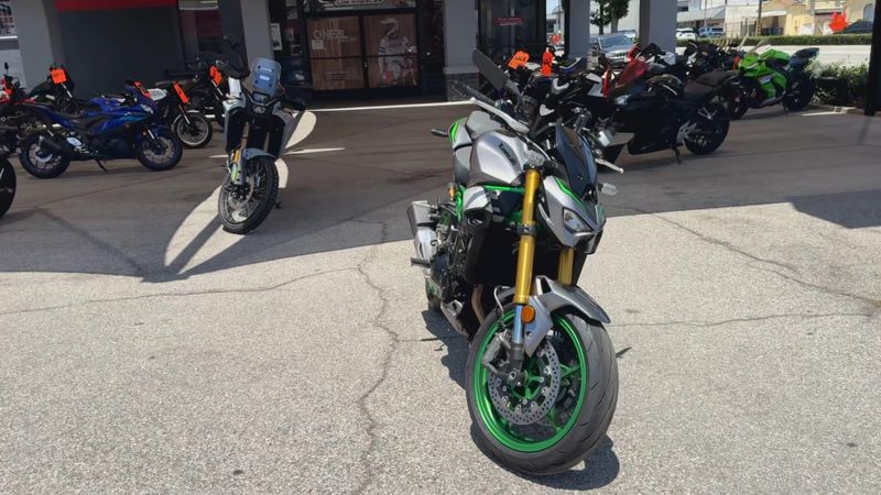Used 2025 Kawasaki Z900 SE ABS Image 3