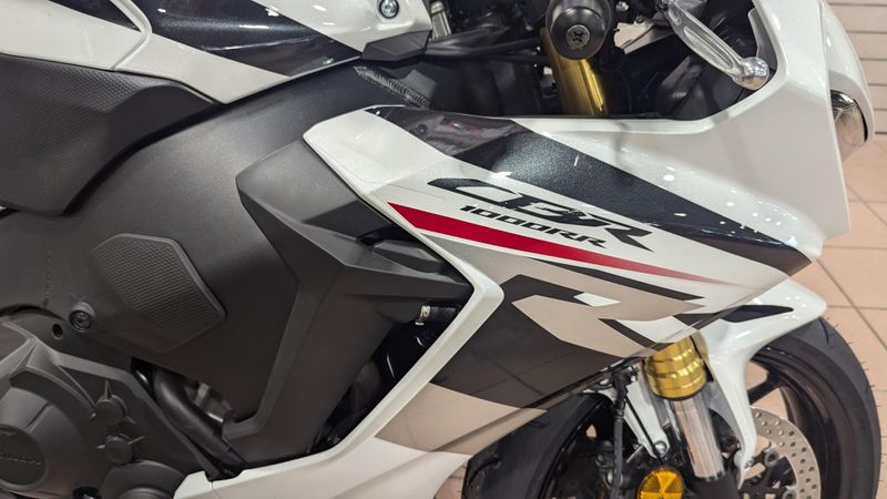 2025 Honda CBR1000RR BASEImage 10