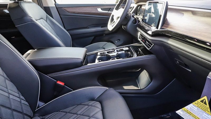 2025 Volkswagen Atlas 2.0T SEL Premium R-LineImage 18