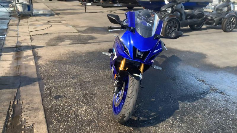 Used 2025 Yamaha YZF-R7 CA Image 4
