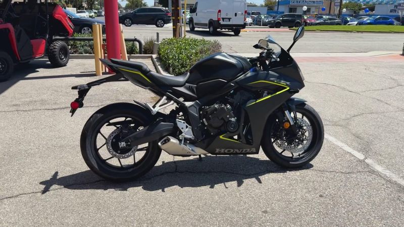 New 2026 Honda CBR650R E-CLUTCH Image 9