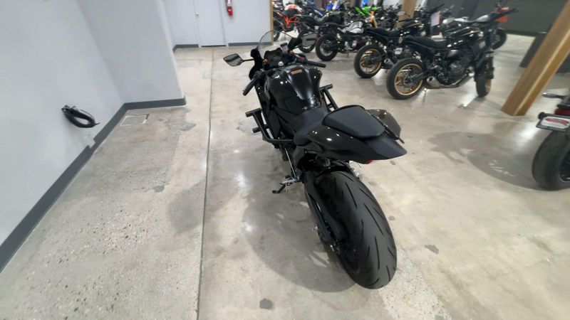 Used 2025 Yamaha YZF-R7 Image 9