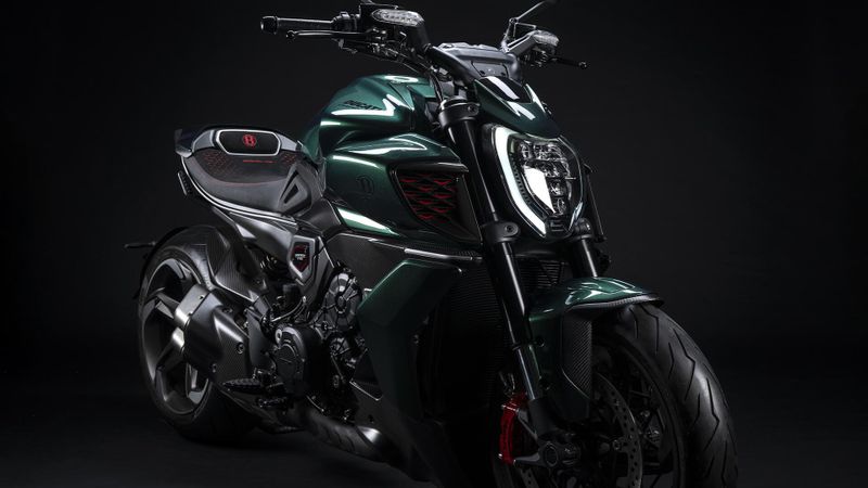 2024 Ducati DIAVEL V4 BENTLEYImage 1