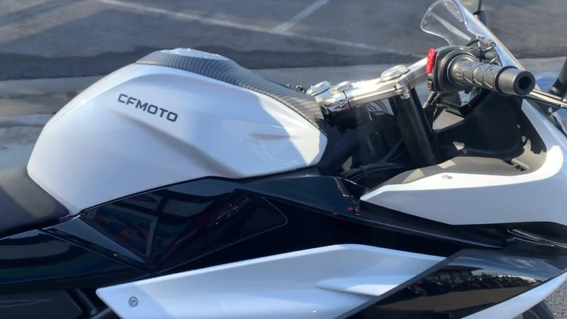 New 2025 CFMOTO 300SS Image 3
