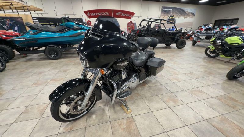 Used 2016 Harley-Davidson STREET GLIDE Image 5