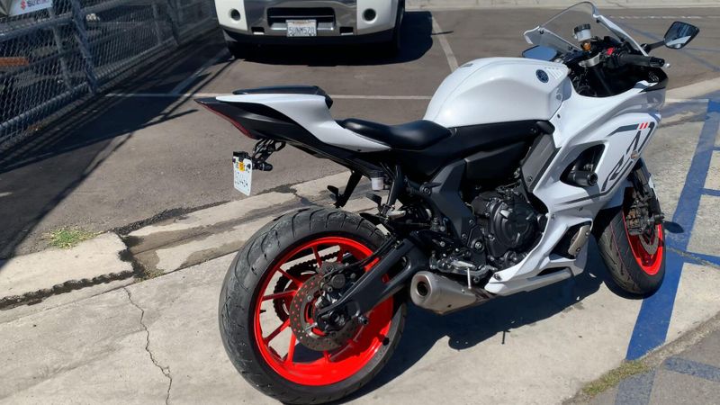 Used 2023 Yamaha YZF-R7 CA Image 4