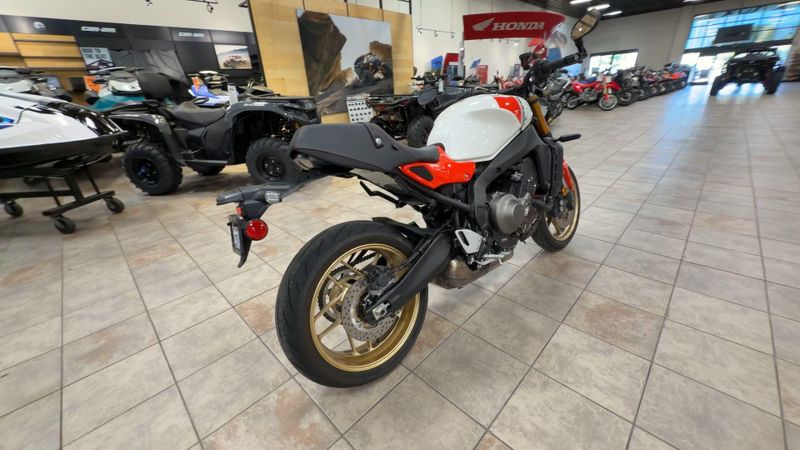 Used 2024 Yamaha XSR900 CA Image 9