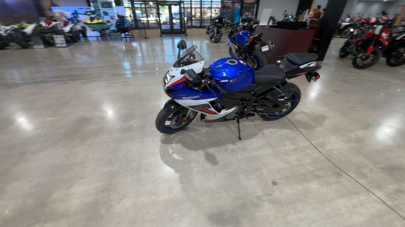 New 2027 Suzuki GSX-R750 Image 8