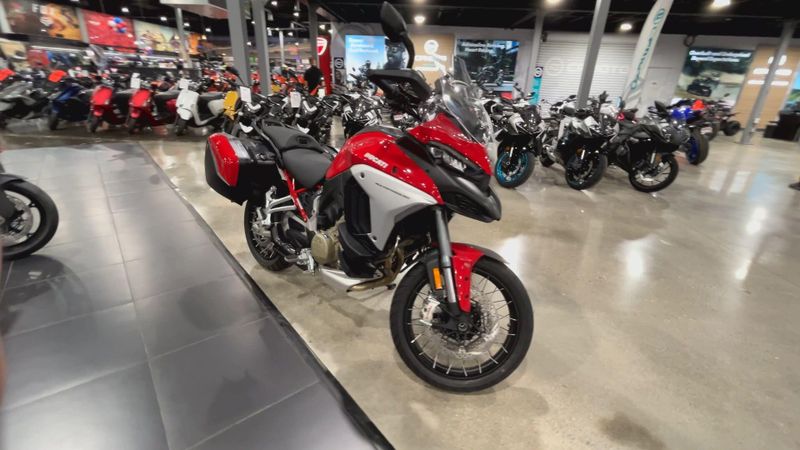 2024 Ducati MULTISTRADA V4 S TRAVEL & RADAR SPOKED WHEELS - DEMO Image 2