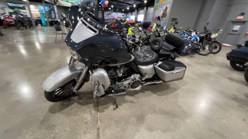 Used 2019 Harley-Davidson CVO STREET GLIDE Image 4