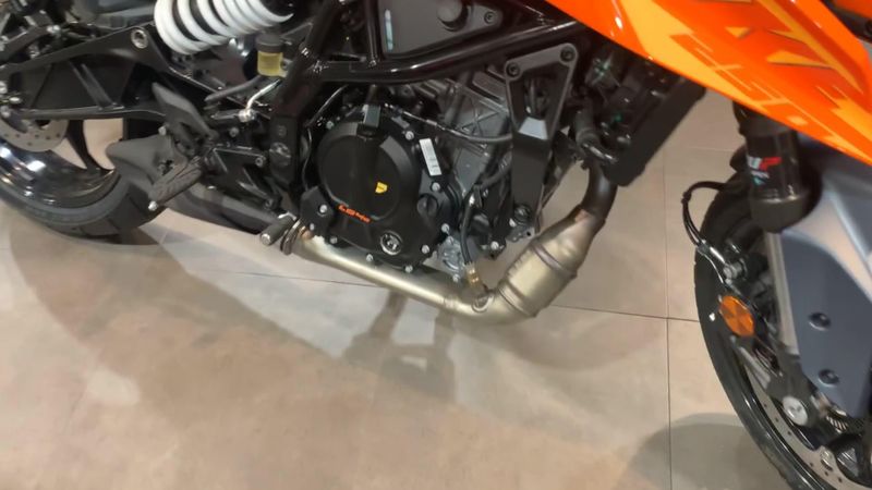New 2024 KTM 250 DUKE Image 2
