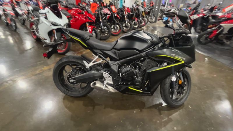 New 2026 Honda CBR650R E-CLUTCH Image 9