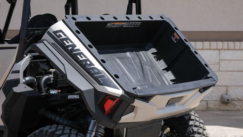 2024 Polaris GENERAL XP 4 1000 ULTIMATE MATTE SILVER QUARTZImage 17