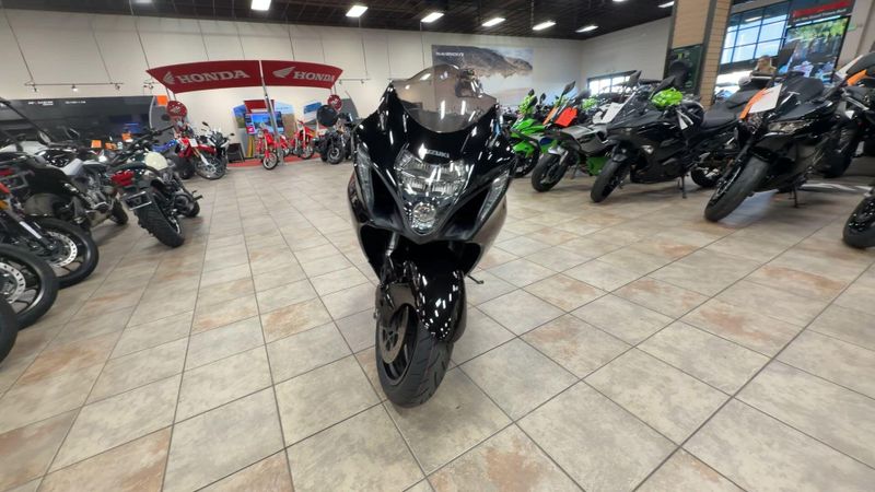 Used 2023 Suzuki Hayabusa Image 3