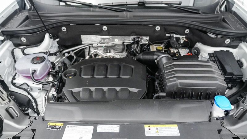 2025 Volkswagen Atlas 2.0T SEL Premium R-LineImage 12