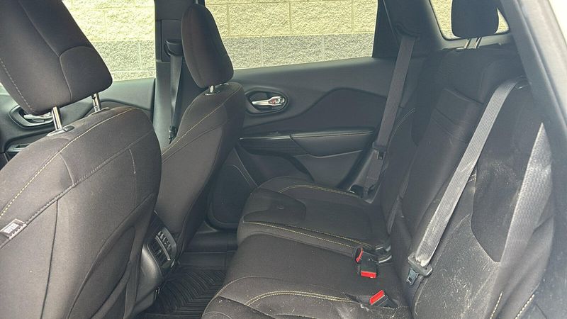 2016 Jeep Cherokee AltitudeImage 8