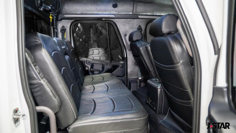2016 Freightliner M2 106 Sport Chassis photo 2