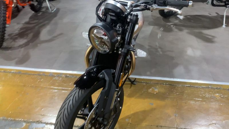 New 2025 Triumph SPEED TWIN 900 Image 6
