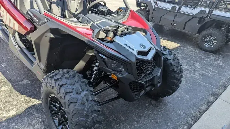 2025 Can-Am MAVERICK MAX DS 64 TURBO FIERY RED AND HYPER SILVERImage 5