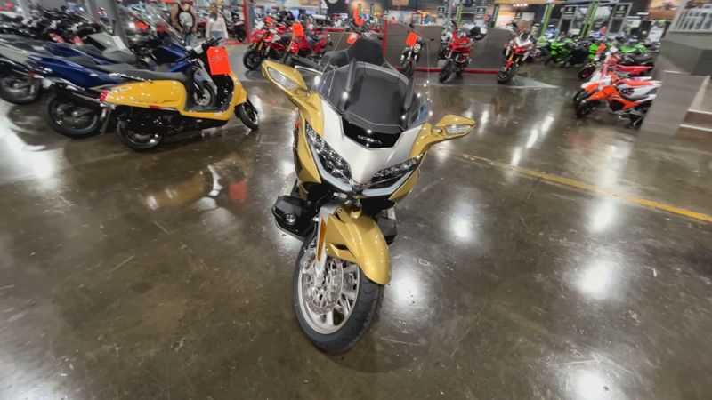 2025 Honda GOLDWING TOUR DCT Image 3