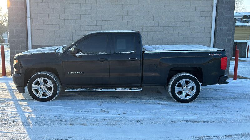 2016 Chevrolet Silverado 1500 CustomImage 2