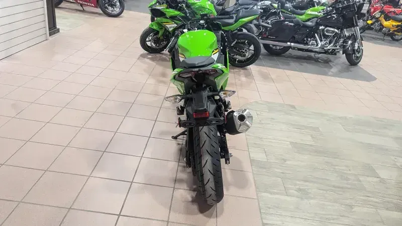 2025 Kawasaki NINJA 500 KRT EDITION LIME GREEN AND EBONY AND PEARL BLIZZARD WHITEImage 8